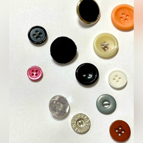 Vintage Buttons Lot Bundle of 17 - Picture 4 of 6